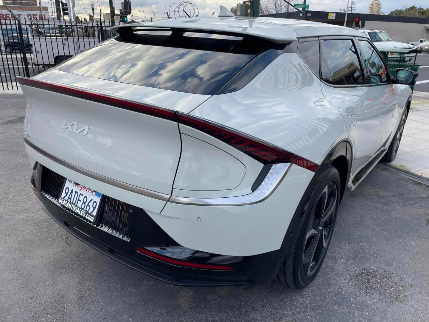 2022 GLACIER /BLACK/DEEP GREEN TWO-TONE Kia EV6 GT-Line (KNDC3DLCXN5) , located at 744 E Miner Ave, Stockton, CA, 95202, (209) 944-5770, 37.956863, -121.282082 - Photo#12